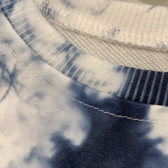 it’s a blue and white tie dye cropped sweater - Picture 5 of 5